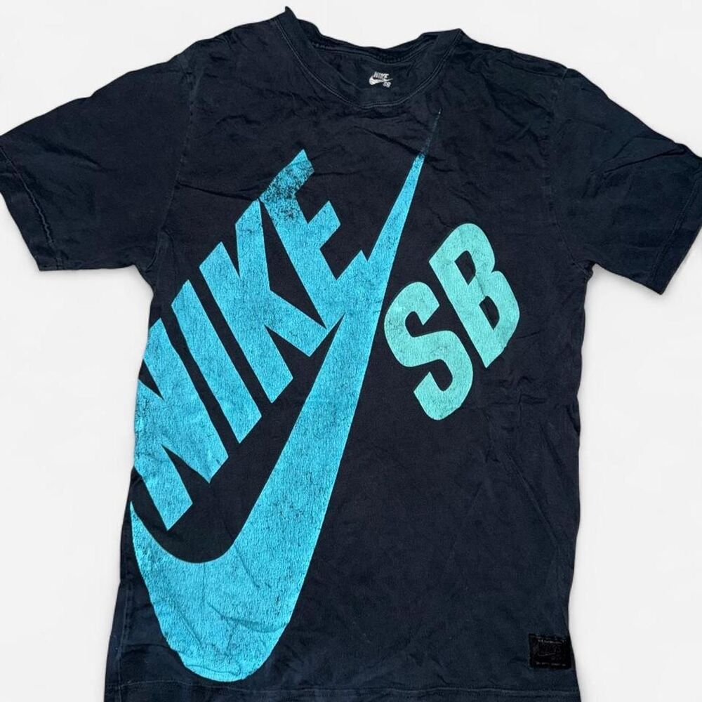 Nike Men's Black and Blue T-shirt